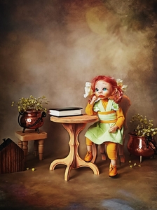 Кукла интерьерная Девочка с книгой